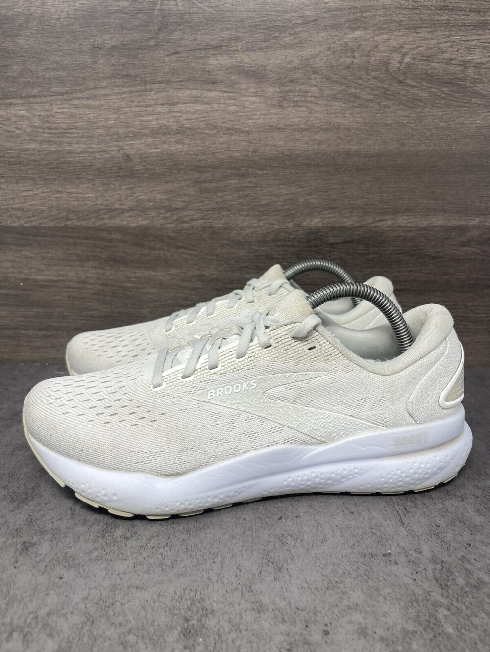 Brooks Ghost 16 Womens Size 9.5 White Cream DNA Loft v3 Running Walking Shoes